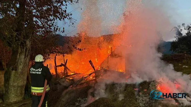 Fatsa’da Fındık Kabuğu Kıvılcımları Atıl Evi Küle Çevirdi