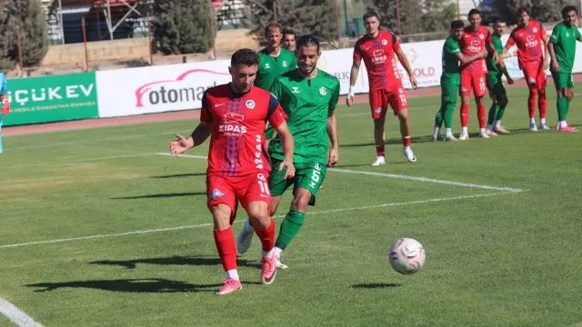 İstiklalspor Öne Geçtiği Maçta Sakaryaspor’a 3-1 Yenildi
